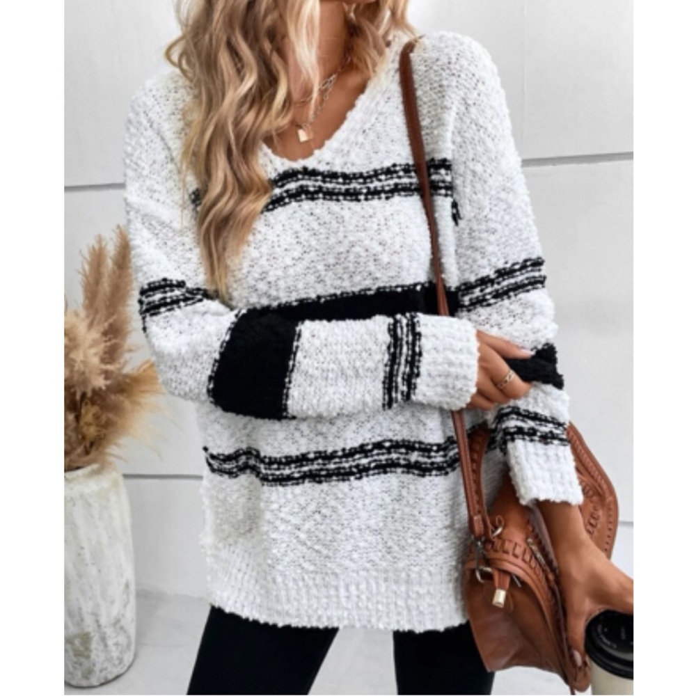 Cozy Swiss dot V neck popcorn sweater top - Picture 4 of 12